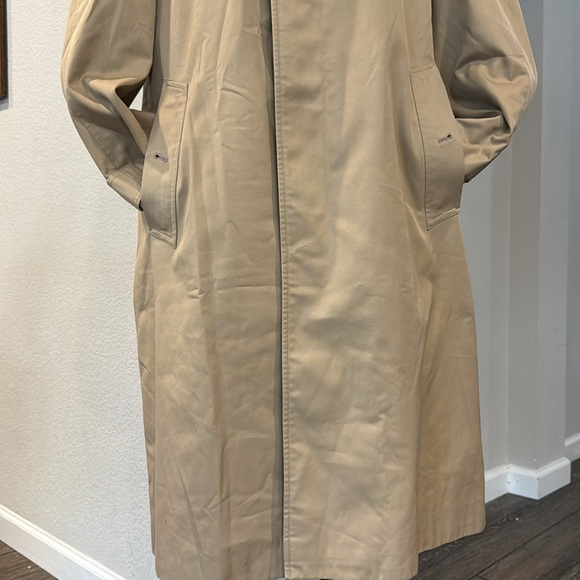 Authentic Burberry trench coat with removable inside liner - Picture 4 of 16